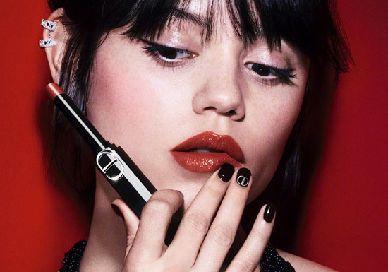 DIOR迪奥推出「开运红限定版」烈艳蓝金唇膏