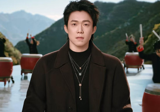 Qeelin携手王楚钦以非遗鼓韵叩响2026潮流新章