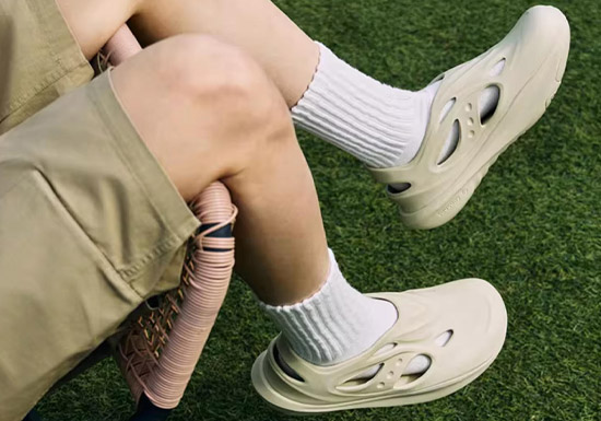 新品预告:索康尼发布2026新款CRADLE YAT洞洞鞋