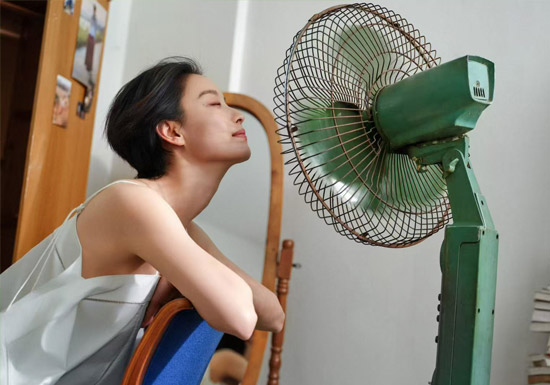 倪妮出镜演绎「播 broadcast」2026夏季广告大片