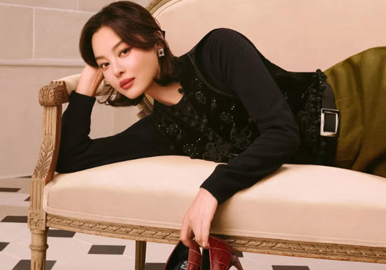 辛芷蕾演绎ROGER VIVIER 2026/27秋冬系列广告大片